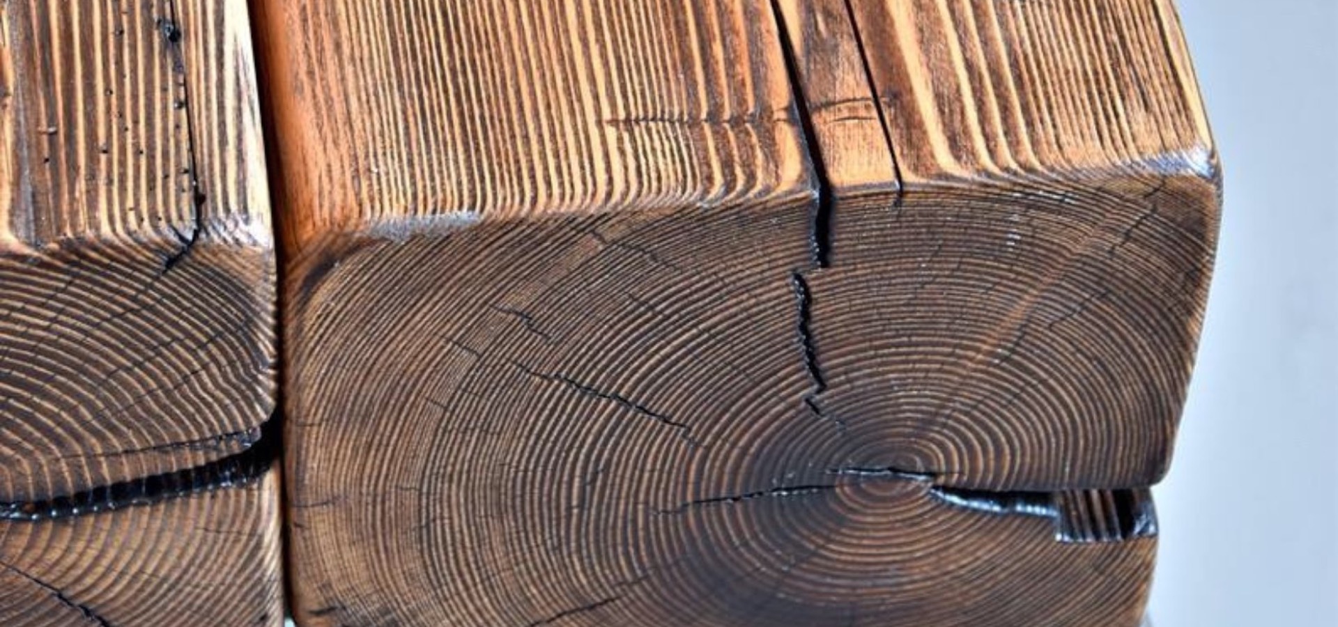 Ökobútorok, gerendaasztalok